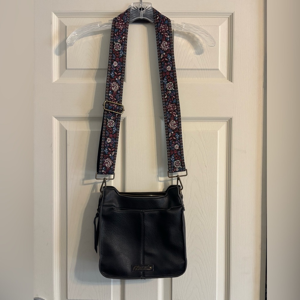 Black Pioneer Woman Crossbody Bag with Floral Guitar Strap 🖤🌺